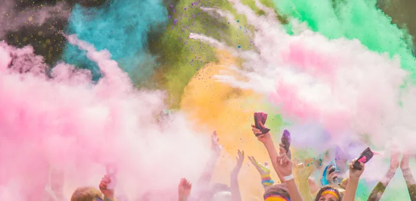 People covered with colored powder. — Stock Photo, Image