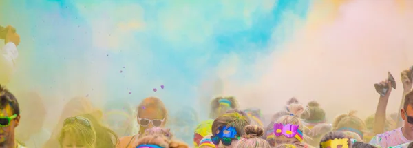 People covered with colored powder. — Stock Photo, Image