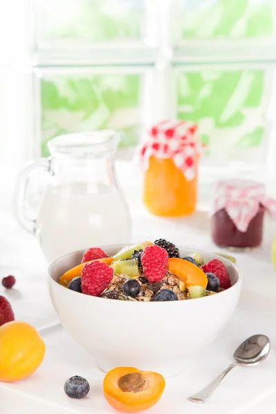 Gezond ontbijt met muesli — Stockfoto