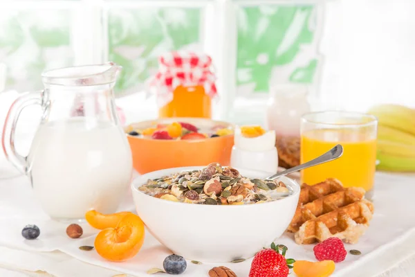 Petit déjeuner sain avec muesli — Photo