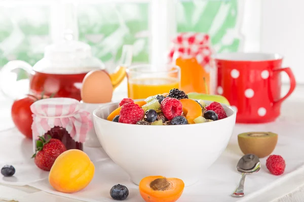 Gezond ontbijt met muesli — Stockfoto