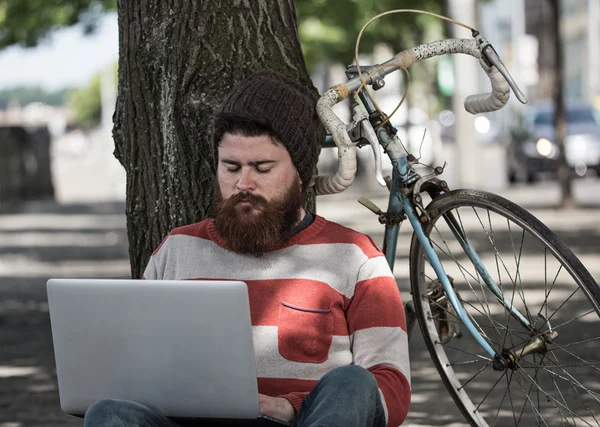 Bigote grande hipster hombre — Foto de Stock