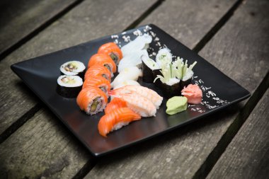 Japon deniz ürünleri sushi set