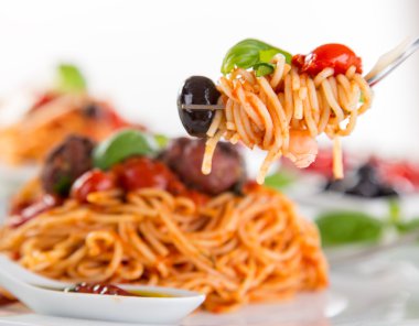 İtalyan makarna domates ile