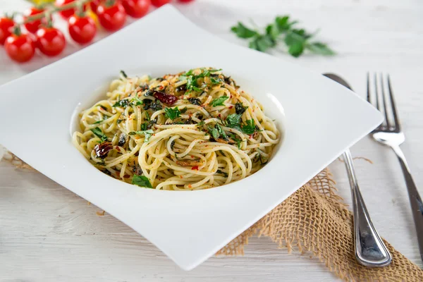 Italiensk pasta aglio olio — Stockfoto