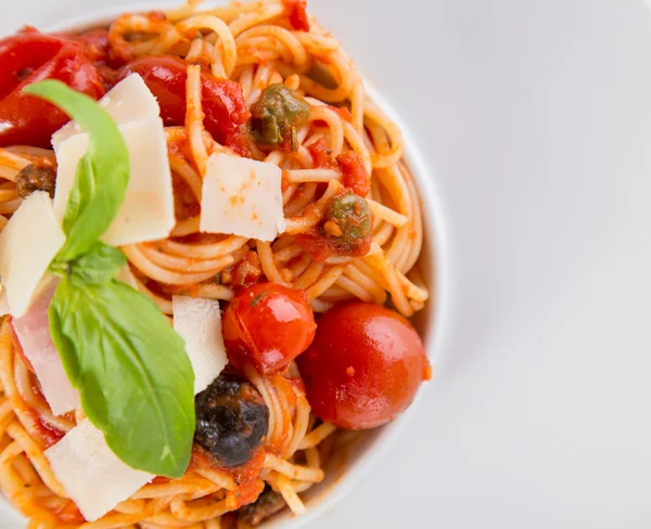 İtalyan makarna domates ile