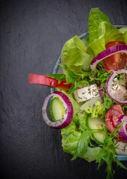 Taze sebze salatası..