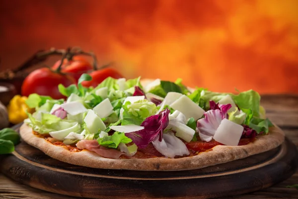 Deliziosa pizza primavera — Foto Stock