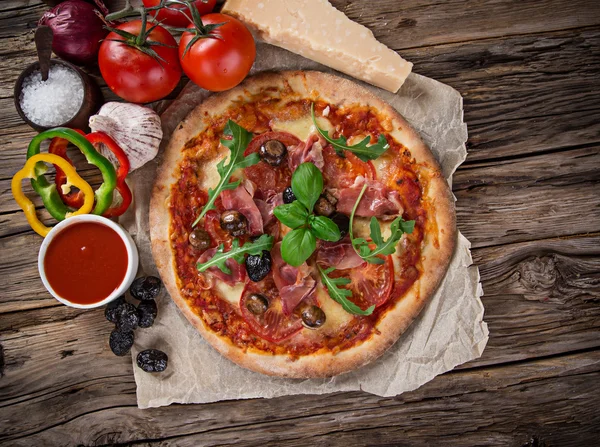 Deliziosa pizza italiana. — Foto Stock