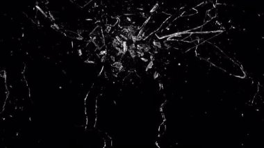 Gerçek Camı 1000 fps 'de Kırmanın Süper Yavaş Çekimi. Kara Arkaplanda İzole Edilmiş