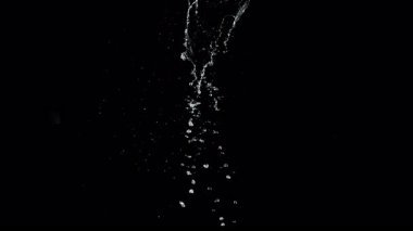 Su Duşunun Süper Yavaş Çekimi. Saniyede 1000 Kare ile Yüksek Hız Sineması Kamerasında Çekim