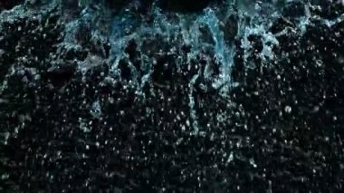 Süper Yavaş Hareketli Su Sıçratma. Saniyede 1000 Kare ile Yüksek Hız Sineması Kamerasında Çekim