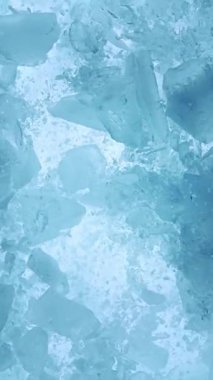 Patlayan Buz Parçalarının Süper Yavaş Hareketi. Yüksek Hız Sinema Kamerası 'nda 1.000 FPS' de çekilmiştir.