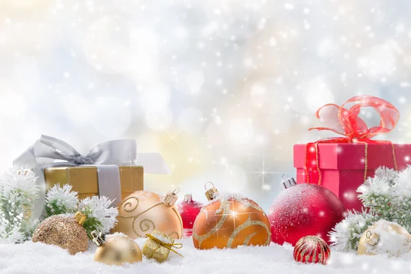 Fundo de Natal decorativo com neve . — Fotografia de Stock