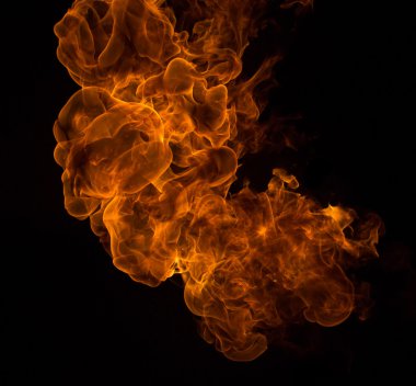 alevler siyah arkaplanda