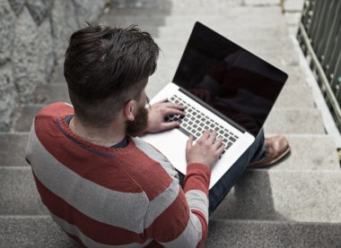 Yakışıklı büyük bıyık hipster.