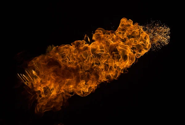 alevler siyah arkaplanda