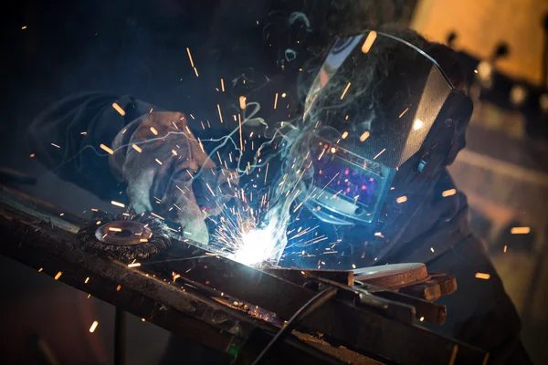 Trabalho de soldadura . — Fotografia de Stock