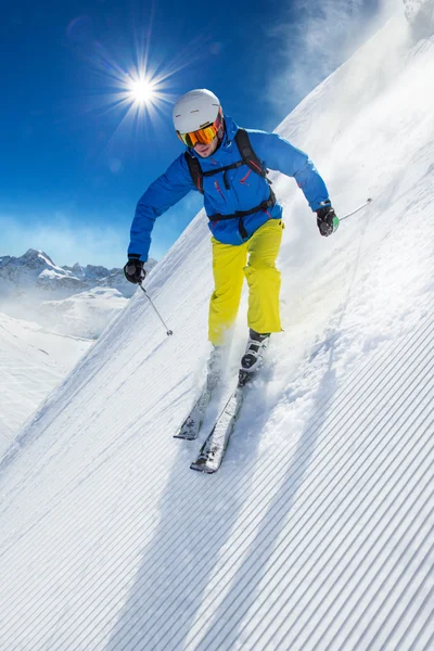 Ski alpin skieur en haute montagne Images De Stock Libres De Droits