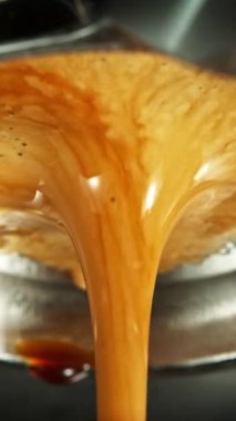 Çıplak Portafilter 'dan Makro Espresso Çekimi, Yavaş Hareket