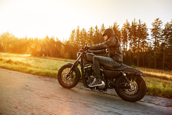 Крупный план мощного мотоцикла
