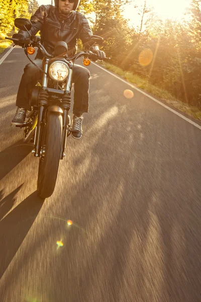 Fechar de uma motocicleta de alta potência — Fotografia de Stock