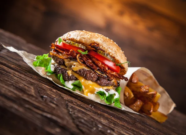 Primer plano de hamburguesa casera —  Fotos de Stock