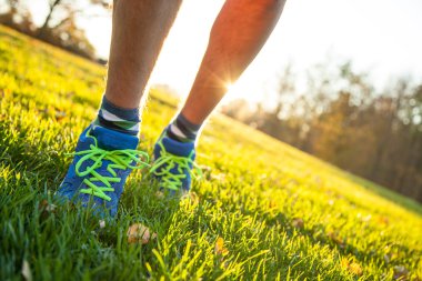 Sonbahar günü sırasında Runner bacaklar dışında.