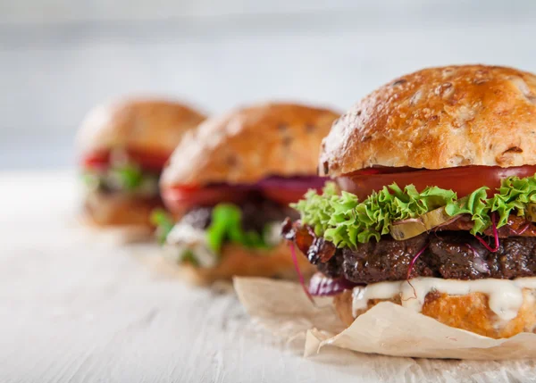 Házi készítésű hamburgerek közelsége — Stock Fotó