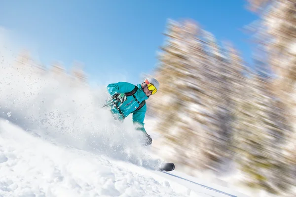 Skier skiing downhill — Stock Photo, Image