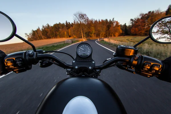 The view over the handlebars of motorcycle — Stock Photo, Image