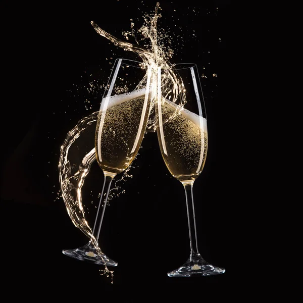 Окуляри шампанського зі сплеском, тема святкування . — стокове фото