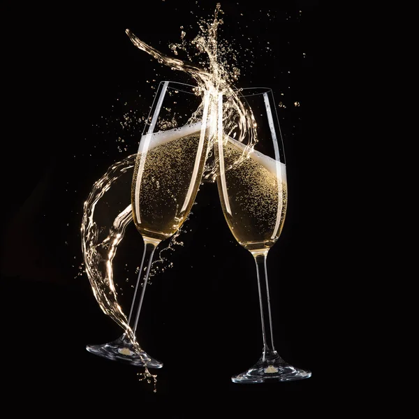 Bicchieri di champagne con spruzzi, tema celebrazione . — Foto Stock