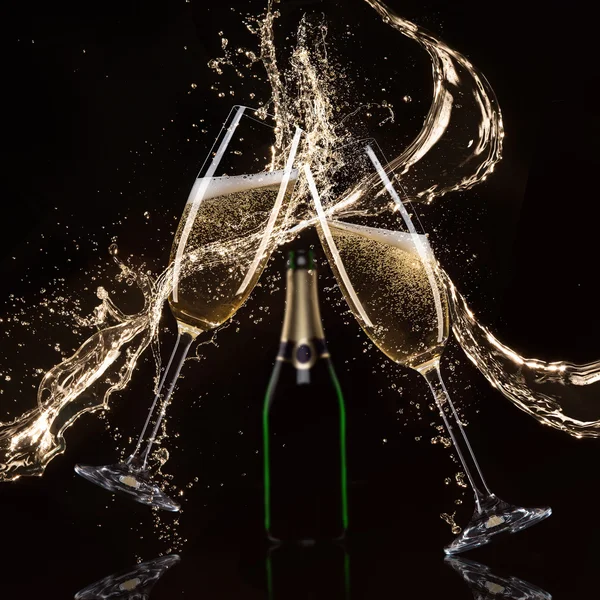 Copos de champanhe com salpicos — Fotografia de Stock