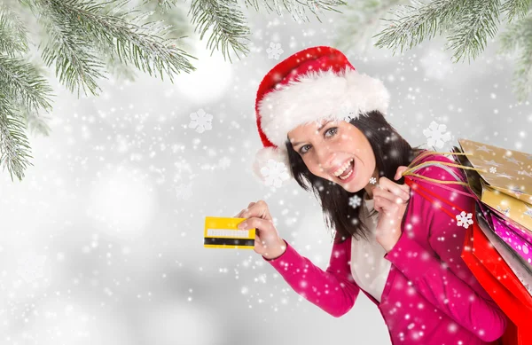 Shopping de Noël. Joyeux jeune fille avec des sacs à provisions . — Photo