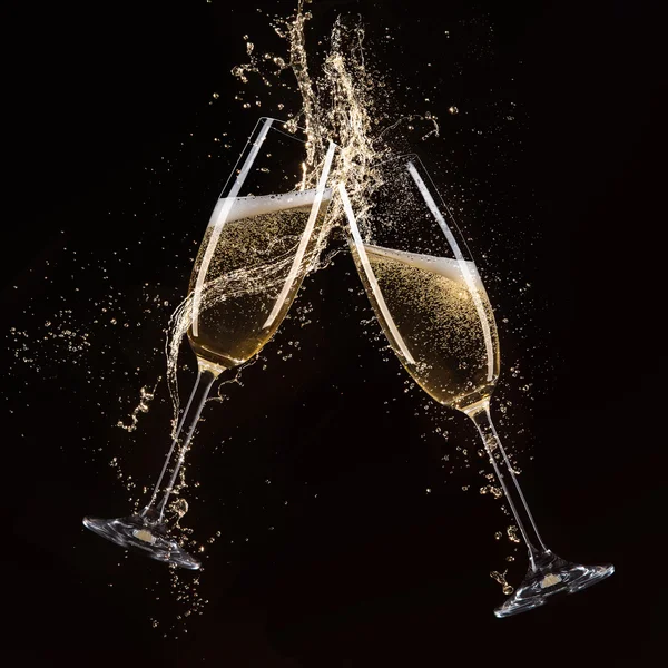 Gläser Champagner mit Spritzer — Stockfoto