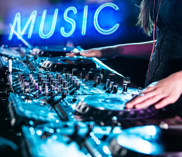 Dj mixes the track in the nightclub. — Stock Photo, Image