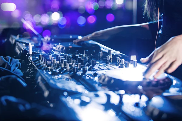 Dj mixes the track in the nightclub. — Stock Photo, Image