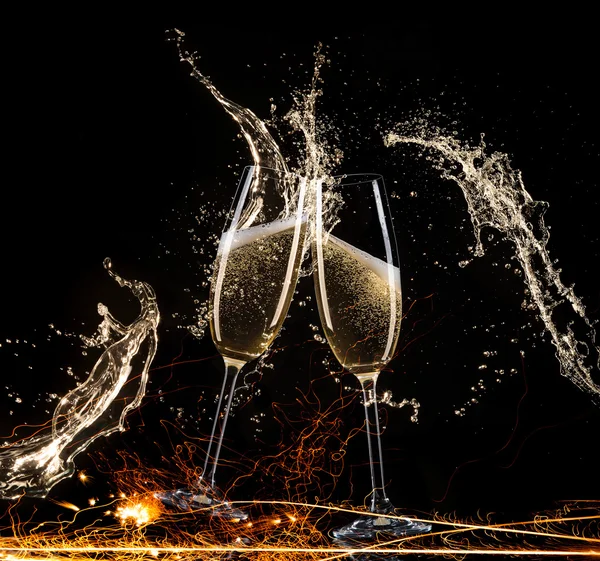 Glasses of champagne with splash — Stock Photo, Image