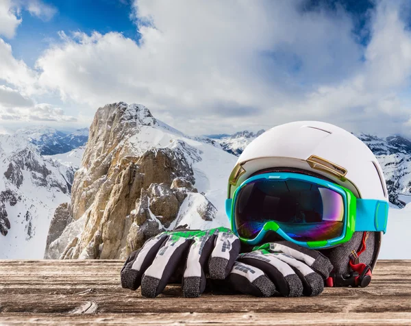 Colorful ski glasses, gloves and helmet — Stock Photo, Image