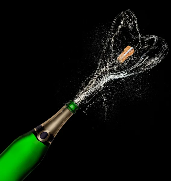 Бутылка шампанского со взрывом вина — стоковое фото