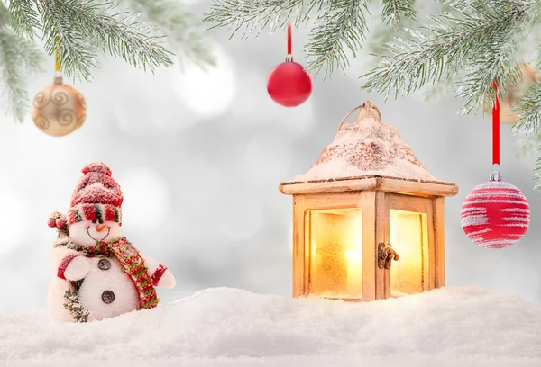 Аннотация Рождественский фон с сияющим фонарем — стоковое фото