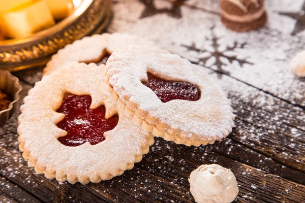 Doces de Natal sobre fundo de madeira, close-up . — Fotografia de Stock