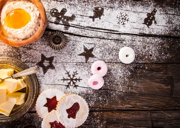 Jul godis över trä bakgrund, närbild. — Stockfoto