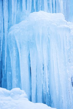 Desen buz sarkıtları, yakın çekim.