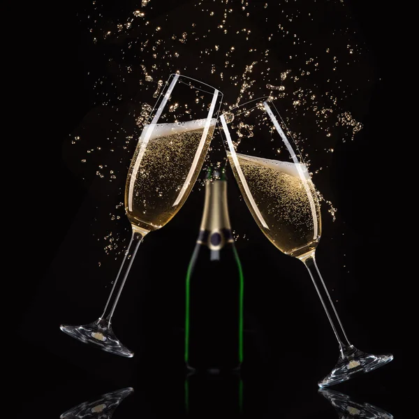 Glasses of champagne with splash — Stock Photo, Image
