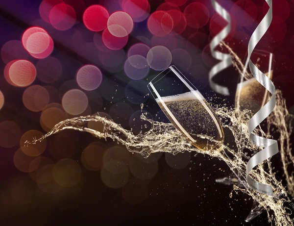 Glazen champagne met splash — Stockfoto