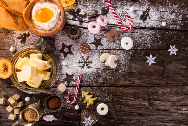 Dulces de Navidad sobre fondo de madera, primer plano . — Foto de Stock