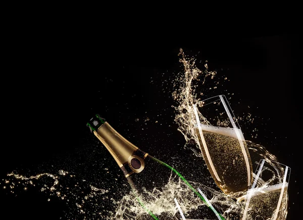 Gläser Champagner mit Spritzer — Stockfoto