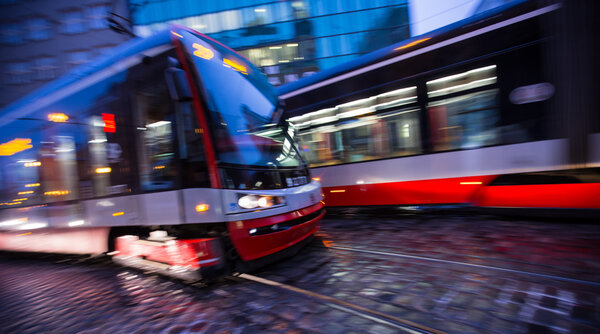 Трамвай ночью в Праге, панорамный эффект
.